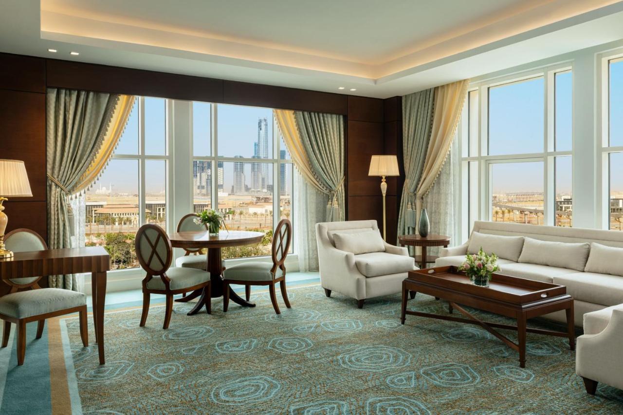 Hotel The St Regis New Capital Kair Zewnętrze zdjęcie A suite at the Jumeirah Emirates Towers Hotel