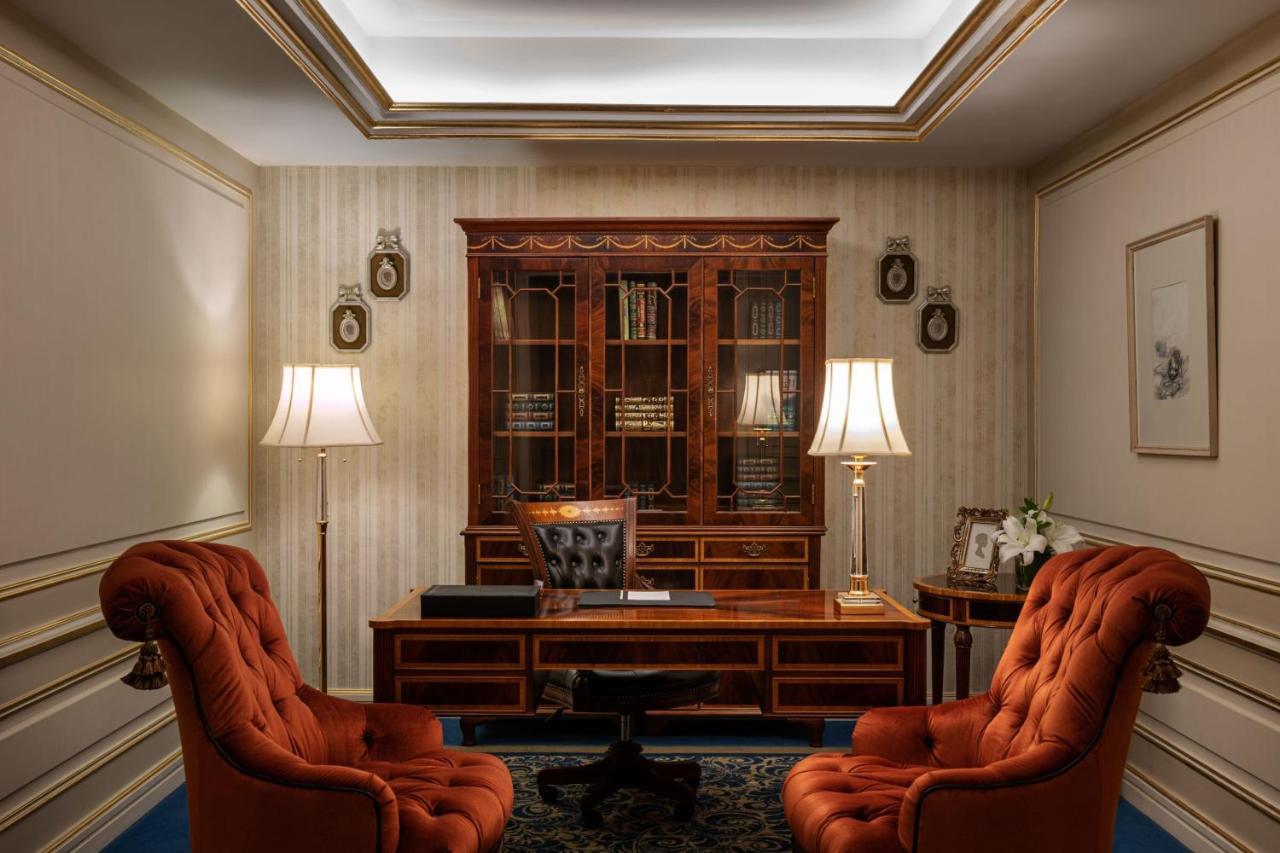 Hotel The St Regis New Capital Kair Zewnętrze zdjęcie The library at the 2010 White House Conference on American History